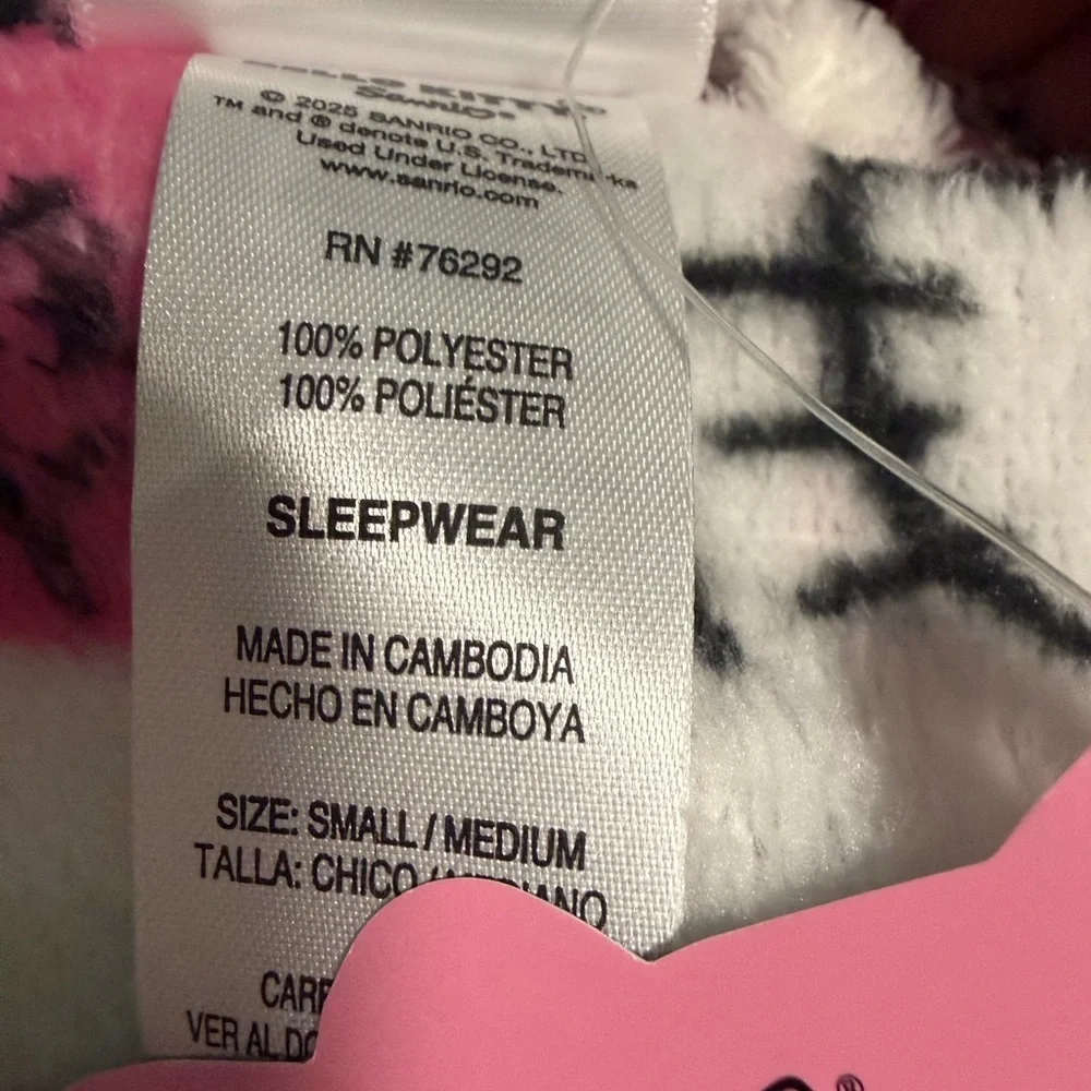 Hello Kitty Robe Womans S/M. Soft pretty colors with pockets on each side. - Picture 11 of 11